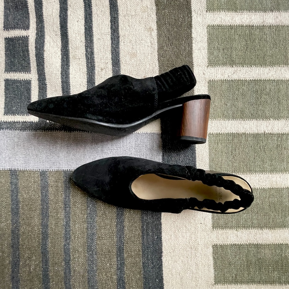 VAGABOND Pointed Velvet Heeled Shoe